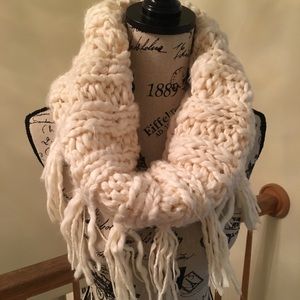 NWT American Eagle 🦅 Tassle Scarf 🧣